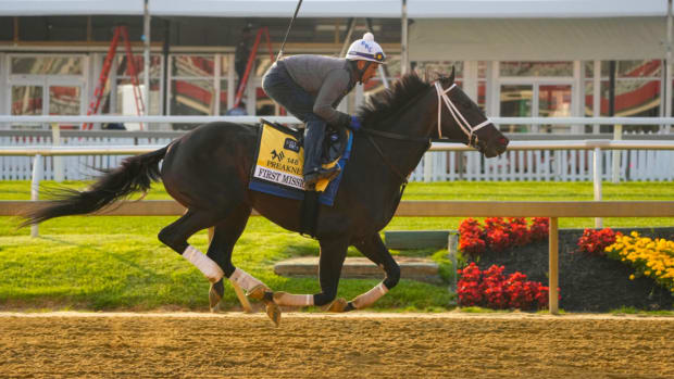 Race horse First Mission runs.
